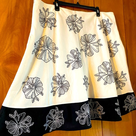 La Boutique A Line Skirt - Women’s - Off White & Black - 20 - Picture 2 of 6